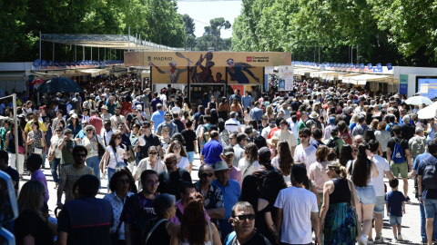 Vista de la Feria del Libro de Madrid, en su edición de 2024, en el Parque del Retiro. EFE/ Victor Lerena