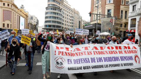 Miembros de la Marea Blanca se manifiestan este domingo en Callao para defender la atención primaria y la sanidad pública.