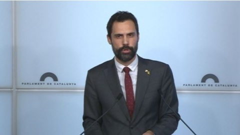 El president del Parlament de Catalunya, Roger Torrent, en compareixença davant els mitjans. CCMA