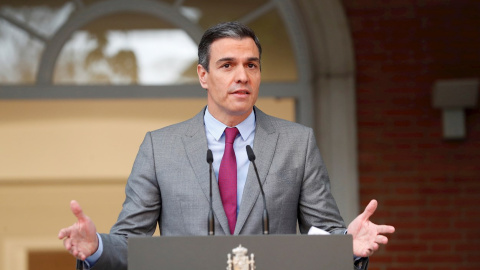 El presidente del Gobierno, Pedro Sánchez, durante su declaración institucional en el Palacio de la Moncloa.