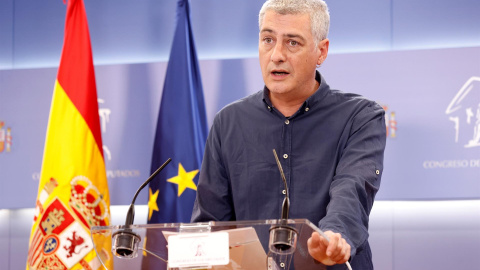 22/06/2021.- El diputado de EH Bildu Oskar Matute durante la rueda de prensa ofrecida en el marco de la reunión de la Junta de Portavoces que se celebra este martes en el Congreso. EFE/Chema Moya