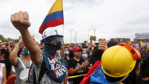 Miles de personas se reúnen en Puerto Resistencia, epicentro de las protestas contra la violencia policial y las políticas del Gobierno de Iván Duque, en Cali, el pasado día 13 de junio.