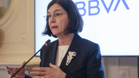 La presidenta de la Comisión Nacional de los Mercados y Competencia (CNMC), Cani Fernández, durante su participación en los cursos de verano de la Universidad Internacional Menéndez Pelayo, en Santander. EFE/Pedro Puente Hoyos