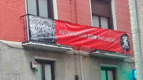 La pancarta "Stop impunidad" que recuerda la muerte de Germán Rodríguez.