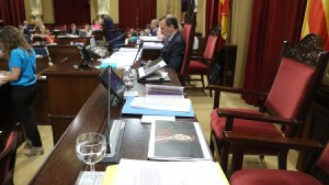 El Gobierno denuncia ante la Fiscalía al president del Parlament balear de Vox que rompió la foto de Aurora Picornell