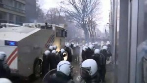 Las protestas en Bruselas contra el pasaporte COVID acaban en disturbios