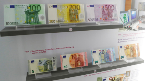 Los billetes de euro expuestos en el museo del Banco Central de Austria, en Viena. REUTERS/Heinz-Peter Bader