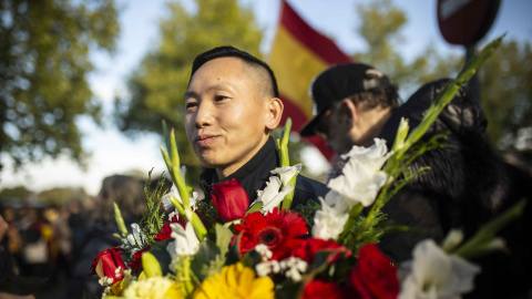 Chen Xiangwei, que regenta el bar Oliva, en Madrid, es conocido popularmente como el 'chino facha'.- JAIRO VARGAS