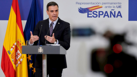 El presidente de Gobierno, Pedro Sánchez, durante la rueda de prensa ofrecida tras participar en la reunión extraordinaria del Consejo Europeo en Bruselas. EFE/ Horst Wagner