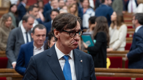 El primer secretario del PSC, Salvador Illa, a su saluda del pleno del Parlament, a 26 de junio de 2024, en Barcelona.