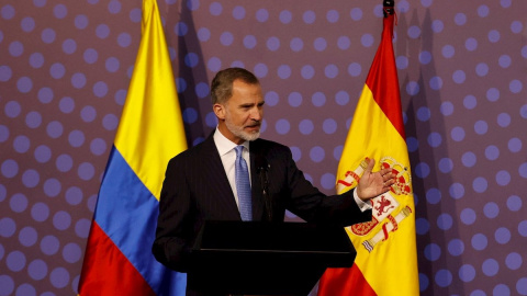 El rey Felipe VI de España pronuncia un discurso durante la clausura del XXVII Congreso Bienal de la Asociación Mundial de Juristas, en Barranquilla (Colombia), a 3 de diciembre de 2021.