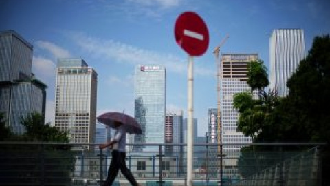 Evergrande anuncia un grupo control de riesgo ante su elevada deuda mientras Kaisa se suma a la crisis inmobiliaria china