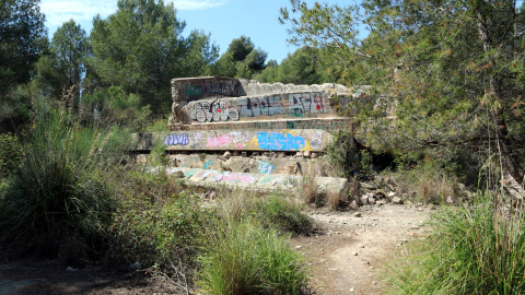 16/04/2021 - Restes d'una fàbrica al sector del Canyars Sud, a Gavà, una de les zones del Pla de Ponent.