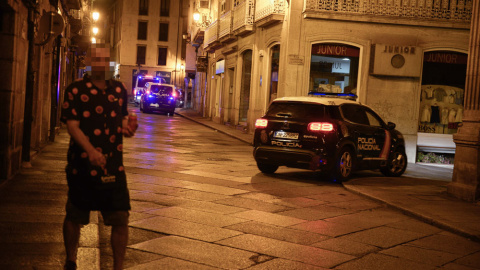 Coches de policía en el centro de Ourense, a 10 de julio de 2021, en Ourense.