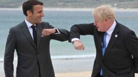 Macron llama a Boris Johnson "lerdo" y "payaso"