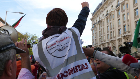 16/10/2019 - La portavoz de Jóvenes Pensionistas hablando durante la manifestación del 16 de octubre en Madrid por las pensiones públicas. / MARÍA DUARTE