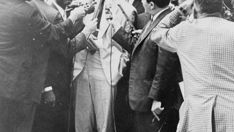 18/11/21. El activista Malcolm X hablando con la prensa.