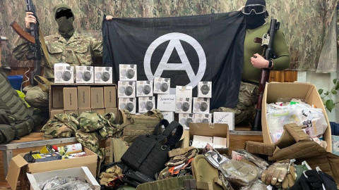 Anarquistas reuniendo material militar para sus camaradas de Ucrania.