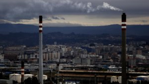 El precio de la luz baja por tercer día consecutivo y este viernes costará 284,58 euros/MWh