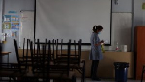 Alumnas de un colegio en Medellín se juntan para exigir la renuncia de un profesor por presunto acoso