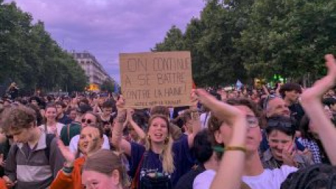 Miles de personas salen a las plazas de toda Francia en contra de la extrema derecha