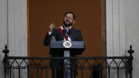 El presidente de Chile, Gabriel Boric, ofrece su primer tras asumir la presidencia, el 11 de marzo, en Santiago (Chile).