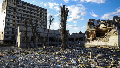 11/03/2022 Un edificio destruido por una bomba cerca del colegio número 25 en Zhytomyr (Ucrania)