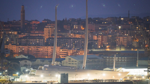 un yate de vela "A" propiedad del oligarca ruso Andrey Melnichenko en Trieste, Italia. El yate de vela “A” es el yate de motor privado asistido por vela más grande del mundo.