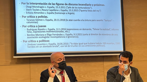 Imagen de la primera mesa redonda del congreso en el CGAE: Jacobo Dopico, Carlos Brito y Marta Timón.