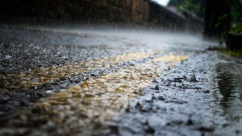 LLuvia en la carretera.