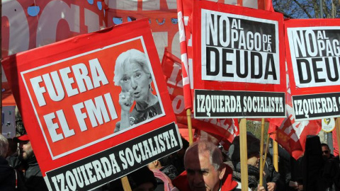 Protestas contra el acuerdo con el FMI en Buenos Aires. / PABLO RAMÓN (EFE)