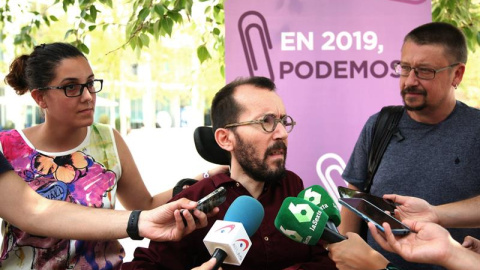 Pablo Echenique ha cargado contra Pablo Casado, nuevo líder del PP. / JAUME SELLART (EFE)