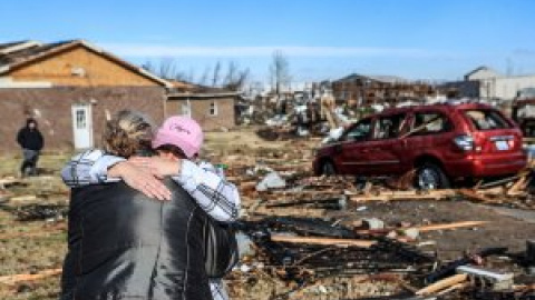 Una serie histórica de tornados deja decenas de muertos y devastación en EEUU