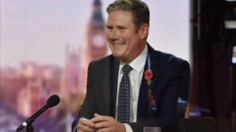 Keir Starmer intenta llevar el laborismo británico hacia el centro-izquierda político tras el ruido del antisemitismo