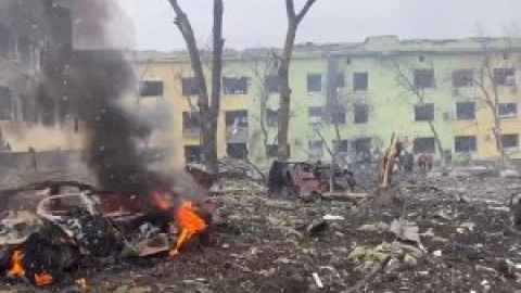 El drama humanitario se instala en Mariúpol tras el bombardeo ruso a un hospital infantil