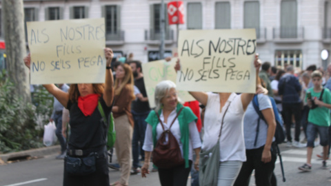 Mares manifestant-se contra la repressió policial el passat dissabte a Barcelona. MARC FONT