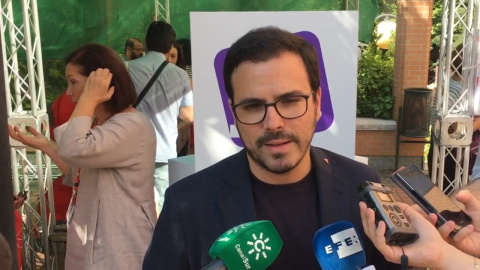 GarzÃ³n pide al PSOE que no "proteja a la monarquÃ­a corrupta"