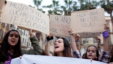 Manifestación en Málaga contra la sentencia de 'La Manada'. EFE/Carlos Díaz/Archivo