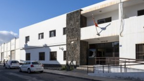 Cincuenta menores viven en un centro de Lanzarote sucio y con cucarachas