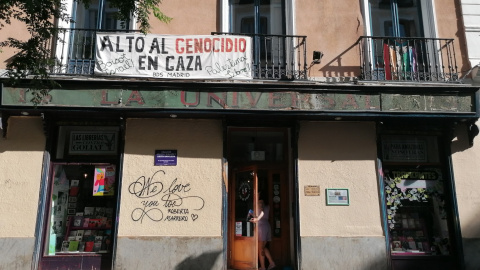 Fachada de la librería Traficantes de Sueños,  en el barrio madrileño de Lavapiés.