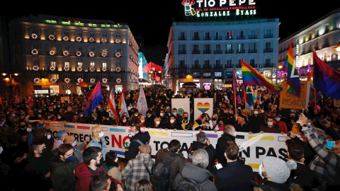 Un momento de la concentración "Ni un paso atrás" celebrada hoy miércoles en la Puerta de Sol de Madrid.