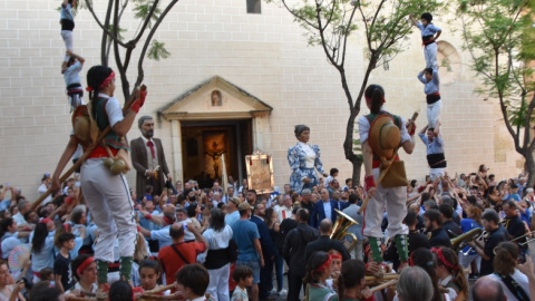 Arribada de la processó a l'església de Sant Pere Apòstol, a la Festa el Quadre de Torredembarra