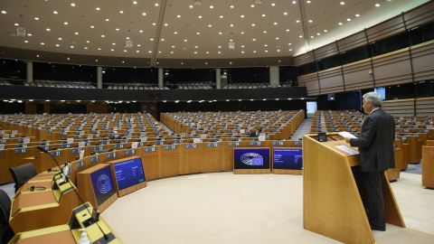 El comisario europeo de Justicia Didier Reynders pronuncia las declaraciones de apertura durante el debate del Parlamento Europeo sobre el informe de la Comisión sobre el estado de derecho de 2020, en Bruselas, Bélgica.