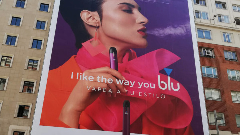 Publicidad exterior de MyBlu. / La despensa