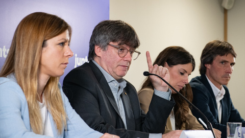 El expresident Carles Puigdemont durante una reunión con diputados de Junts en Perpignan (Francia).