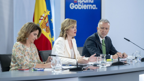 Teresa Ribera, Pilar Alegría y Ángel Víctor Torres, este martes en Moncloa.