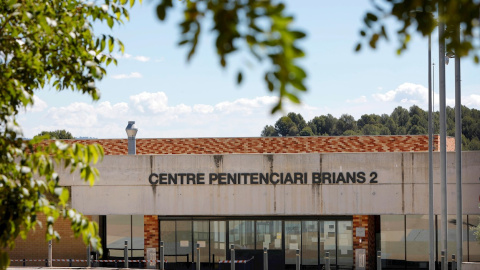 Vista del pasado jueves 24 de junio del exterior del centro penitenciario Brians 2 en Barcelona, donde John McAfee, fue hallado muerto en su celda.