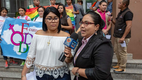 Esdra Sosa es una reconocida defensora de los derechos de la población LGBTIQ+ que coordina el grupo de mujeres lesbianas de la Asociación Arco Iris.