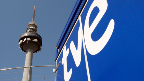 Vista de la torre el "Pirulí", centro de comunicaciones de RTVE. EFE