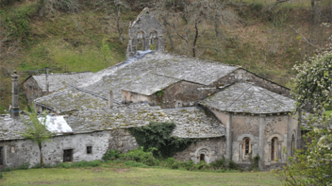 Vista general del monasterio de Santa María de Pedramaior